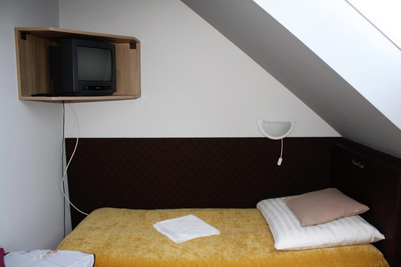 Rembrandt Vendeghaz Hotell Kisbér Exteriör bild