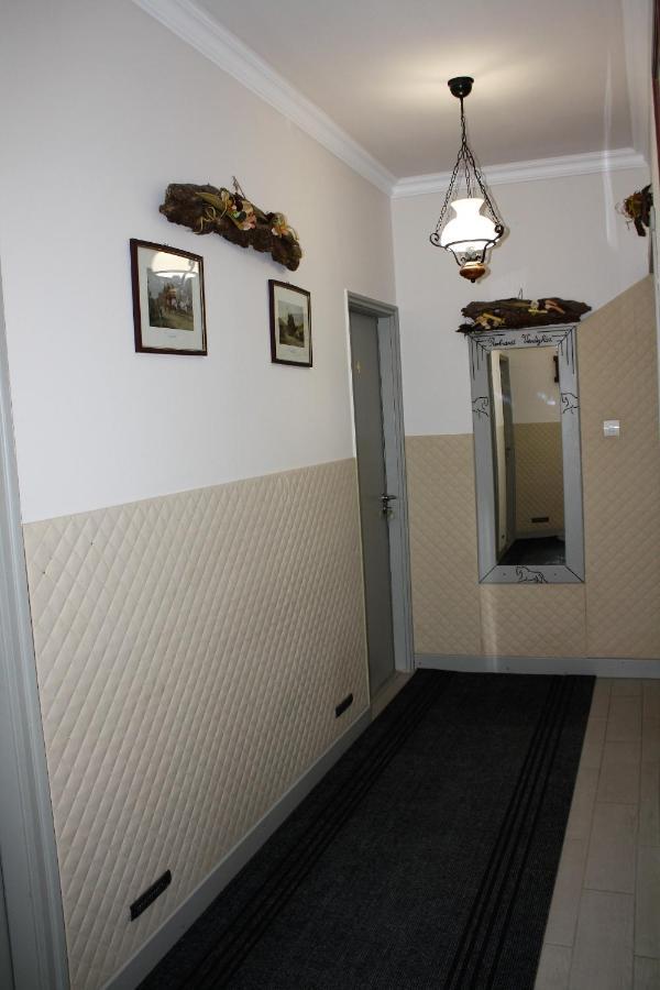 Rembrandt Vendeghaz Hotell Kisbér Exteriör bild