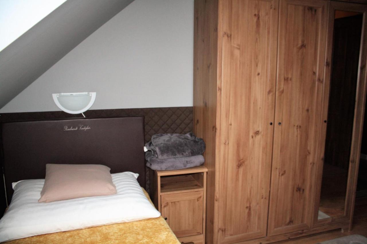 Rembrandt Vendeghaz Hotell Kisbér Exteriör bild